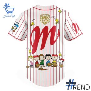 Street-style look featuring the unique Diablos Rojos del México Años De Historia Peanuts Jersey artwork