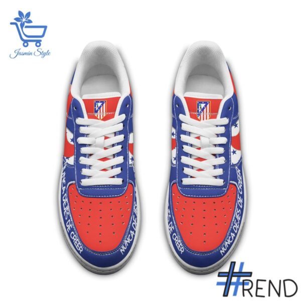 Crafted with care, the Atlético de Madrid Nike Air Force Shoes delivers a versatile look and lasting quality.