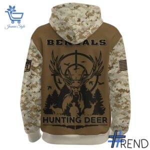 Experience the sleek design of the Cincinnati Bengals Hunting Deer Hoodie.