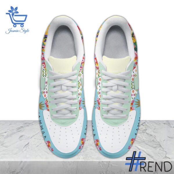Stylish Midsommar A Nike Air Force designed for all-day comfort.
