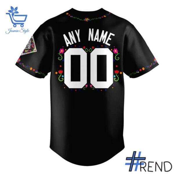 Express your true style with Chicago White Sox Hispanic Heritage Night Jersey.